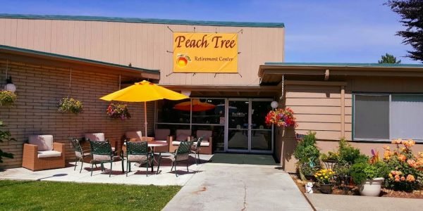 Main entrance to Peach Tree Retirement Center